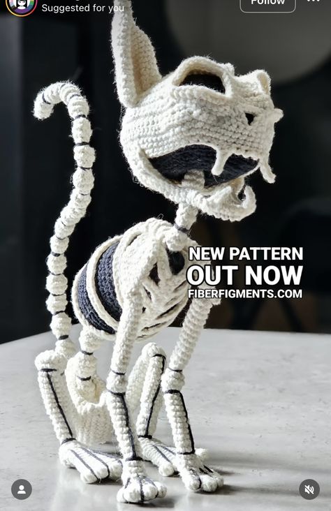 Halloween Amigurumi, Cat Skeleton, Halloween Crochet Patterns, Art Yarn, Theme Halloween, Fun Crochet Projects, Cat Doll, Halloween Crochet, Diy Crochet Projects