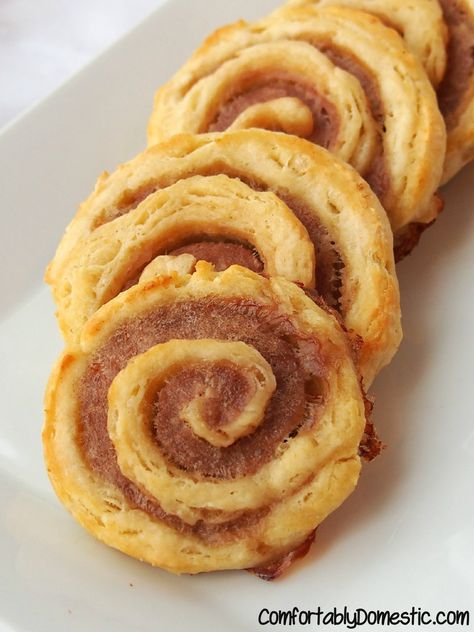 Sausage Biscuit Pinwheels. ☀CQ #southern #recipes Biscuit Pinwheels, Sausage Pinwheels, Sausage Biscuits, Easy To Make Appetizers, Party Snack Food, Biscuit Dough, Easy Appetizers, Buttery Biscuits, Party Food And Drinks