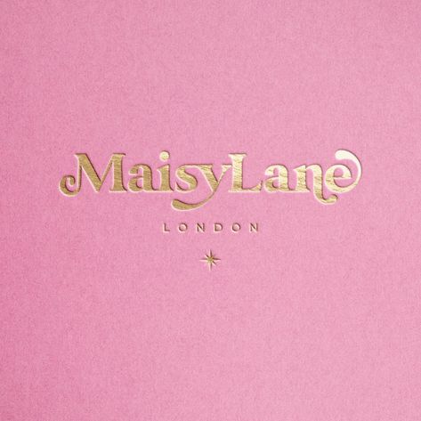 Introducing this elegant brand identity designed for MaisyLane selling handcrafted beaded jewelry. Soft pinks, bright hues paired with playful typography accents brings out a sophisticated vibe. ⚡️ I am swooning over all the brand elements we came up together since those are used as charms in her creations 💗 Let me know what you think of this project? 🤩 . . . . . . Are you looking to elevate your business? Check out my Brand packages following the link in my bio! _____ #BeadedJewelry #Sof... Pink And Gold Packaging Design, Pink And Gold Packaging, Aesthetic Brand Design, Make Up Branding Design, Beauty Business Branding, Beauty Brand Packaging, Pink Branding Design, Sparkle Branding, Glam Branding