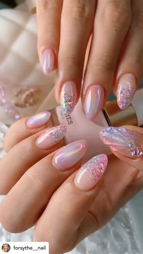 Subtle Bling Nails, Sparkle Flake Nails, Nail Art Glitter Designs, Nail Glitter Design, Trendy Chrome Nails, Chrome Summer Nails, Summer Chrome Nails, Glitter Nail Designs, Chrome Manicure