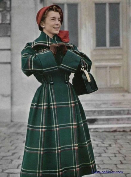 Couture Allure Vintage Fashion: Mad For Plaid, 1948- I love the full skirted look of this jacket. 40s Mode, Fashion 1940s, 1940's Fashion, Design Moda, Vintage Coats, 40s Fashion, Plaid Coat, Green Coat, 1940s Fashion