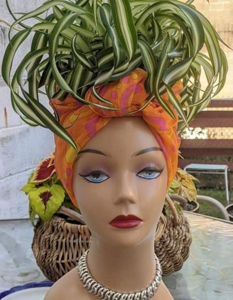 Mannequin Decor, Flower Pot Art, Wedding Dr, Flower Pot Crafts, Diy Flower Pots, Face Planters, Decorated Flower Pots, Head Planters, Clay Pot Crafts