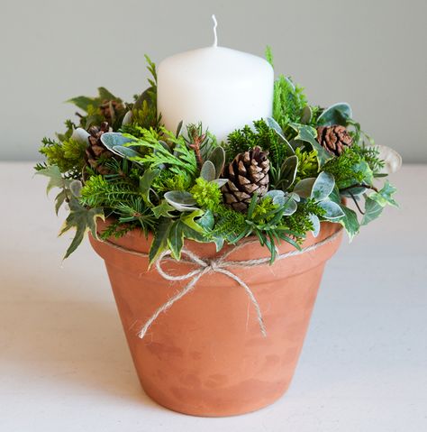 Rustic Candle Centrepiece made entirely from garden foliage and recycled pot. How to here: https://youtu.be/gv266CB02B8 Rustic Christmas Wreaths Diy, Plant Centrepiece, Rustic Candles Diy, Rustic Candle Centerpieces, Candle Centrepiece, Garden Foliage, Christmas Centrepieces, Christmas Centrepiece, Plant Centerpieces