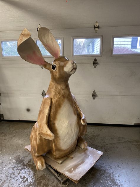 Big bunny 1 Easter Yard Decorations, Giant Rabbit, Giant Bunny, Bunny Statue, Making Paper Mache, Paper Mache Animals, Large Rabbits, Bunny Mask, Big Bunny