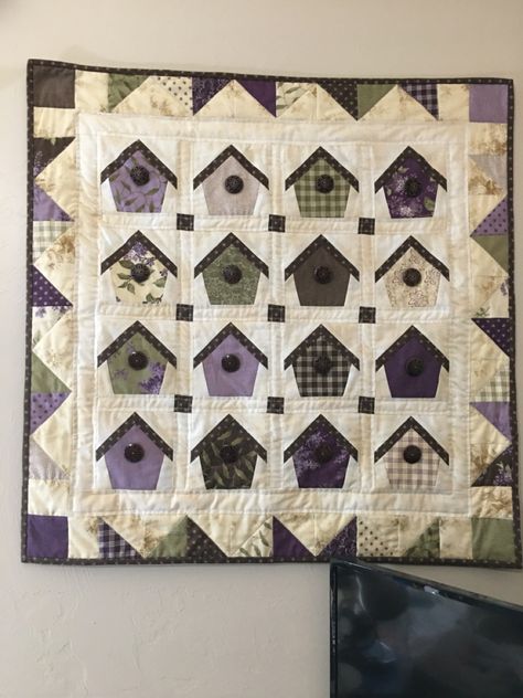 Birdhouse Quilt Blocks Free Pattern, Free Paper Piecing Patterns, Bird Quilt Blocks, Bird Quilts, House Quilt Block, House Quilt Patterns, Quilting Digest, I Spy Quilt, Bird Houses Painted