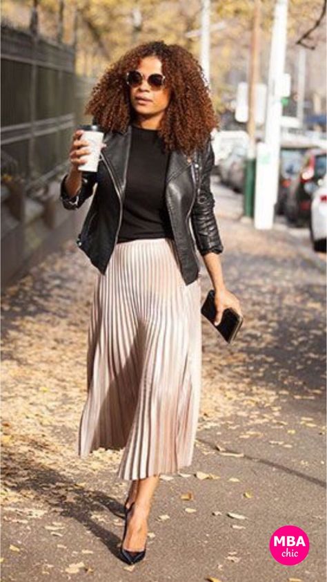 MBAchic shares advice and inspo for styling the pleated skirt trend for the office. Take advantage of this new fall trend and check out the featured looks! Pleated Skirt Outfits, Spring Skirt Outfits, Rok Outfit, Pleated Skirt Outfit, Skirt Diy, 일본 패션, Midi Skirt Outfit, Casual Skirt Outfits, Skirt Trends