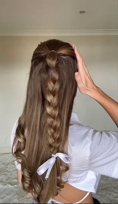 Ribbon Hairstyle, Peinados Fáciles Para Cabello Corto, Hair Stylies, Hair Stylist Life, Easy Hairstyles For Long Hair, Hairstyles For School, Aesthetic Hair, Hairstyles Haircuts, Down Hairstyles