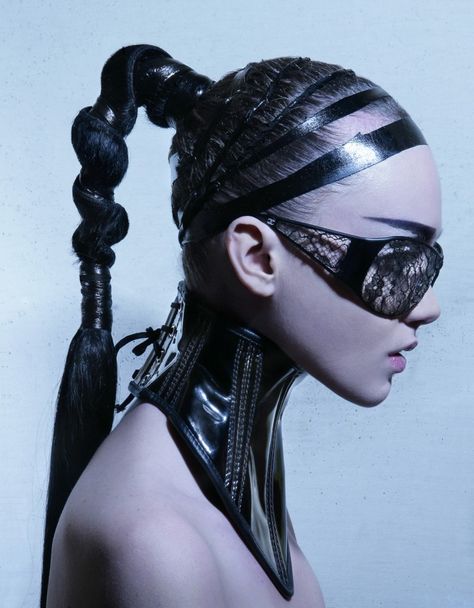 CHANEL SS 2009 Photographer: Raul Higuera Fashion editor: Nicolas Chicanot Make up artist: Jacques Uzzardi Hair stylist: Franck Nemoz Cyberpunk Mode, Cyberpunk Hair, Pelo Editorial, Women With Glasses, Estilo Cyberpunk, Sci Fi Fashion, Cyberpunk Fashion, In Your Face, Futuristic Fashion