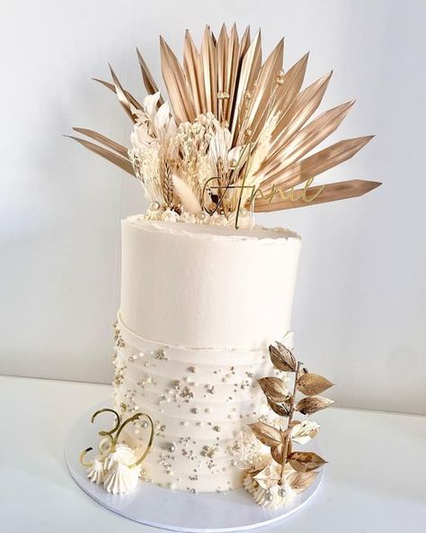 Gold Cakes, Fancy Treats, Black And Gold Cake, Christmas Themed Cake, Buttercream Cake Designs, Boho Cake, White Buttercream, Small Cakes, Flowers Cake