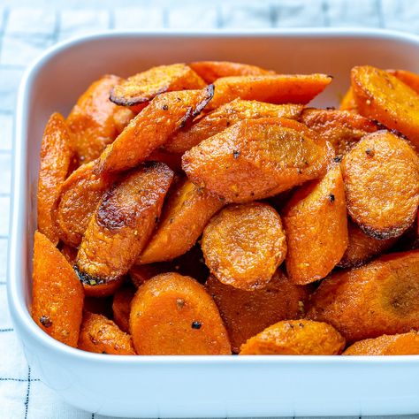 Curry Roasted Carrots Roasted Carrots Recipe, Carrots Recipe, Easy Curry, Food Crush, Clean Food Crush, Carrot Recipes, Quick Weeknight Dinners, Roasted Carrots, How To Turn