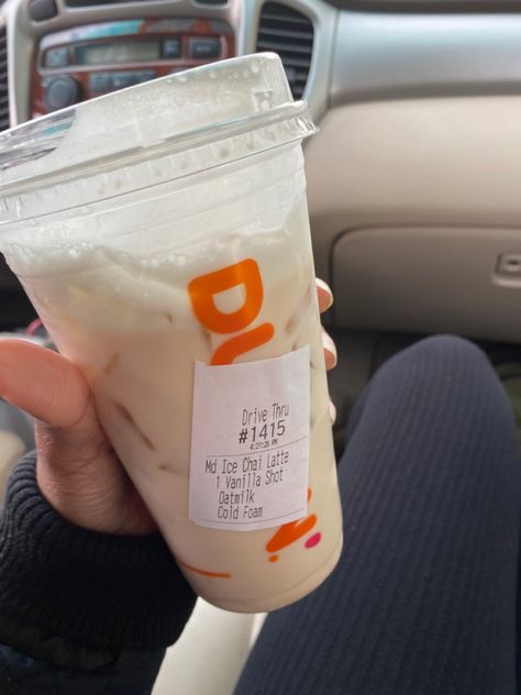 Dunkin Iced Chai Latte Order, Dunkin Chai Latte Order, Dunkin Dounts, Dunkin Orders, Best Dunkin Donuts Drinks, Dunkin Donuts Coffee Drinks, Dunkin Drinks, Menu Starbucks, Dunkin Iced Coffee