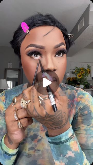 Las Vegas MakeupArtist on Instagram: "QUICK & EASY WAY TO APPLY EYE LINER 😍" Makeup Transformation, Face Skin Care, Brown Skin, Face Skin, Quick Easy, Beauty Skin, Beauty Tips, Makeup Tips, Makeup Artist