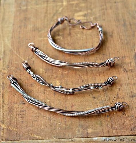 Coiled Wire Jewelry, Metal Bangles, Wire Jewelry Rings, Wire Wrapped Jewelry Diy, Wire Jewelry Making, Wire Bracelets, Wire Jewelry Tutorial, Wire Jewelry Designs, Wire Wrapped Bracelet