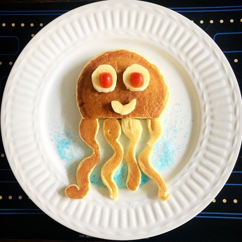 Animal Pancakes Kids, Kid Pancake Ideas, Pancake Animals For Kids, Pancake Designs For Kids, Pancake Animals, Animal Pancakes, Fun Kid Breakfast, Kids Pancakes, Halloween Breakfast