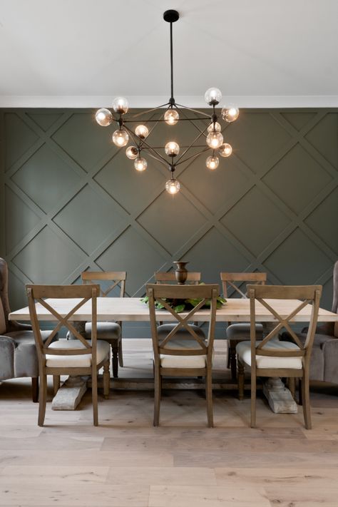 Dining Room Feature Wall, Kitchen Feature Wall, Dining Room Wall Color, Painted Kitchens, Accent Wall In Kitchen, Dining Room Accent Wall, Wall Moulding, Green Accent Walls, Green Dining Room