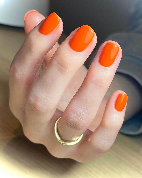 bright orange nails Red Orange Nails, Bright Orange Nails, Beautiful Dawn, Orange Nail Designs, Orange Nail, Summer Toe Nails, Short Nails Art, Cute Gel Nails, Round Nails