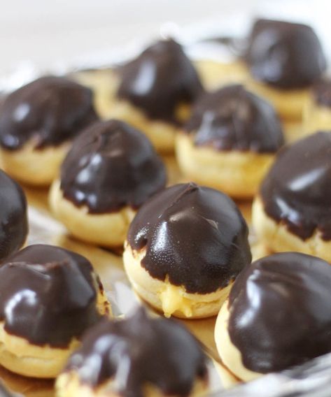 The most delicious #Chocolate Dipped Cream Puffs recipe here! Make these pretty #pastries from scratch! | Dough-Eyed Cream Puff Dough, Chocolate Cream Puff, Cream Puff Recipe, Puff Recipe, Puff Pastry Recipes, Cream Puffs, Vanilla Cream, Pastry Recipes, Chocolate Dipped