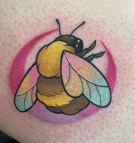 Bumble Bee Tattoo, American Traditional Tattoo Ideas, Traditional Tattoo Ideas, Insect Tattoo, Bug Tattoo, Small Girl Tattoos, Tattoo Portfolio, Bee Tattoo, Skull Drawing