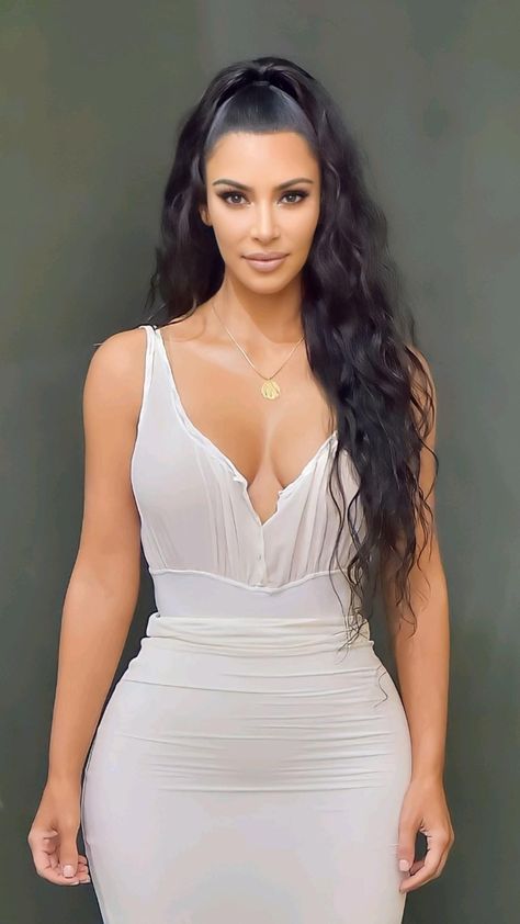 Kim Kardashian Nails, Kim Kardashian Blonde, Kardashian Workout, Kim Kardashian Before, Kim Kardashian Wedding, Estilo Kim Kardashian, Routine Workout, Kardashian Makeup, Kim Kardashian Makeup