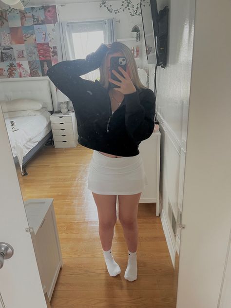 White Lulu Skirt Outfit, White Lulu Skirt, Lulu Skirt Outfit, Outfit Inspo Preppy, Lulu Skirt, Outfit Boards, Birkenstock Outfit, Trendy Outfits For Teens, Skirt Outfit