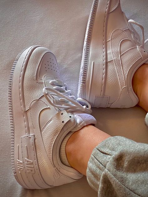 Nike Air Force Shadow, Shadow Outfit, Sneakers Trendy, Nike Air Force 1 Shadow, Air Force 1 Shadow, Shoe Wishlist, Tenis Nike, Nike Air Force Ones, Turkish Fashion