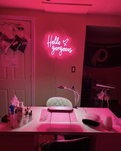 Tech Room Ideas, Nail Tech Room Ideas, Nail Tech Room, Nail Room Decor Ideas, Nail Room Decor, Desain Salon Kuku, Nail Technician Room, Pink Nail Salon, Nail Room Ideas