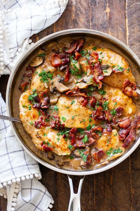 This one-skillet paleo chicken marsala is loaded with flavor! Juicy chicken, a creamy mushroom sauce and crispy, savory bacon make this a recipe you’ll want in your dinner rotation! It’s dairy-free, gluten-free, Paleo, and Whole30 compliant. Paleo Chicken Marsala, Good Side Dishes, Low Carb Menu, Paleo Running Momma, Savory Bacon, Whole30 Chicken, Body Reset, Dinner Rotation, Paleo Foods