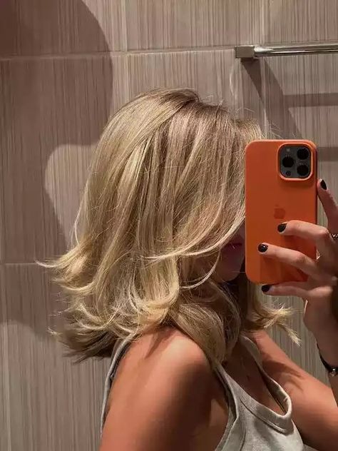 Blonde Butterfly Haircut, Volume Haircut, Butterfly Haircuts, Curled Ends, Butterfly Haircut, Haircut 2024, Butterfly Cut, Short Hair Lengths, Medium Blonde