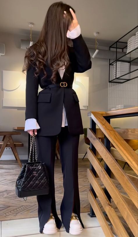 Meeting Outfit, Best Winter Outfits, Velvet Dress Designs, Muslim Outfits Casual, Office Chic, Business Outfits Women, Elegant Dresses Classy, Modesty Fashion, Woman Suit Fashion