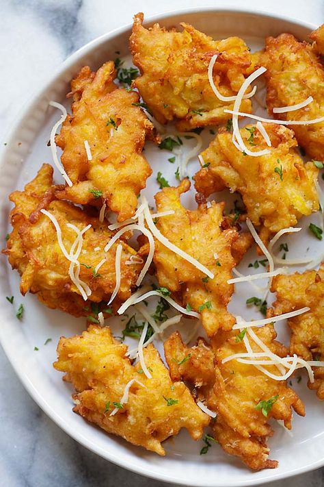 Pumpkin Fritters Recipe, Vegetarian Halloween, Recipes With Parmesan Cheese, Pumpkin Fritters, Savory Pumpkin Recipes, Fritters Recipe, Packed Lunch, Fritter Recipes, Fall Food