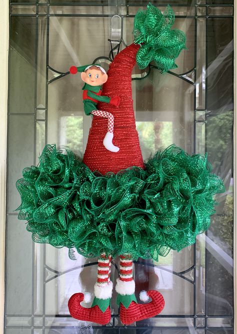 Xmass Wreaths, Chrisrmas Wreaths, Elf Hat Wreath, Elf Wreaths, Elf Christmas Wreath, Christmas Elfs, Mesh Crafts, Elf Hats, Christmas Table Decorations Diy