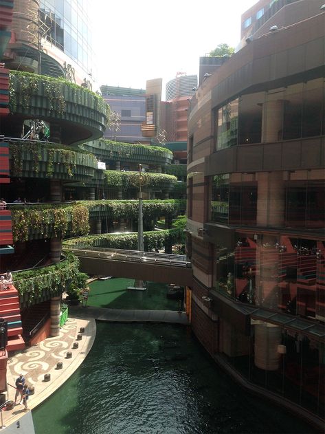 Fukuoka's Canal City: A Truly Local Shopping Experience Japanese City Street, Japan Cities, Canal City Hakata, Hakata Fukuoka, Canal City, Koto City Tokyo, Journal Photos, Japan Infrastructure, Eco City