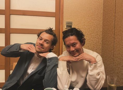 Harry in Japan 📸: kunichi_nomura Kunichi Nomura, Harry Styles Birthday, British Gentleman, Harry Styles Aesthetic, Harry Styles 1d, Louis (one Direction), You Are Home, Harry Styles Wallpaper, Frat Boy