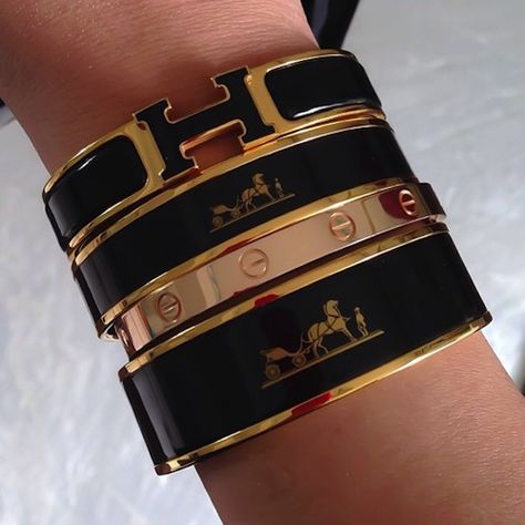 everything Hermes & Cartier - Hermes printed cuffs - Cartier Love bangle - Cris Figueired♥ Hermes Collection, Hermes Bangle, Dream Rings, Cartier Necklace, Hermes Bracelet, Bracelet Love, Gold Bracelets, Gold Bracelet Cuff, Cartier Love