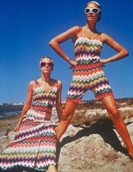 Hitting their stride in the early 1970′s, Missoni started out as a small knitwear workshop in Gallarate, Italy, in 1953 opened by founders Rosita and Ottavio. Missoni Fashion, Lauren Hutton, Fifties Fashion, Design Hotel, Hotel Decor, 1970s Fashion, Chevron Stripe, 1960s Fashion, Chevron Print