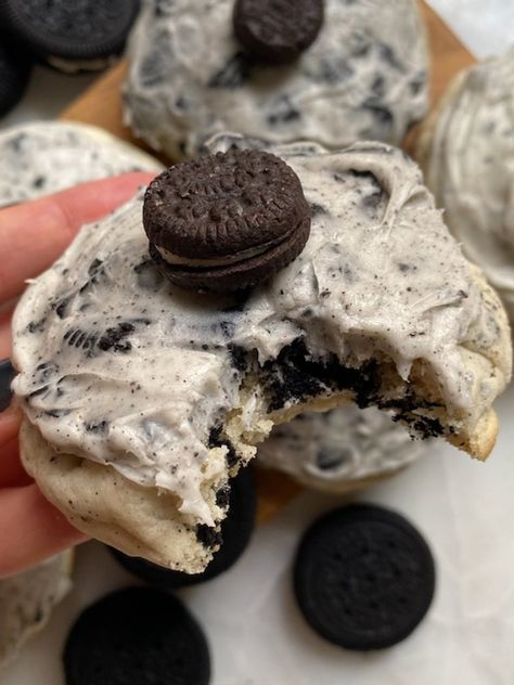 Crumbl Cookies and Cream Milkshake Cookies — Cooking by Kylie Milkshake Cookies, Cookies And Cream Milkshake, Oreo Frosting, Crumble Cookie, Vegan Frosting, Vegan Marshmallows, Crumbl Cookies, Sprinkle Cake, Cookies N Cream Cookies