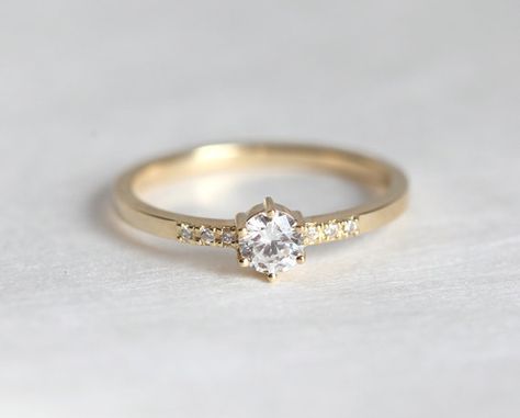 Gold Engagement Ring Prong Diamond ring Yellow Gold Diamond 10 Carat Diamond Ring, Expensive Rings, Simple Rings, Simple Engagement, Pave Diamond Band, Zierlicher Ring, Fine Diamond Jewelry, Round Diamond Ring, Pave Diamond Ring