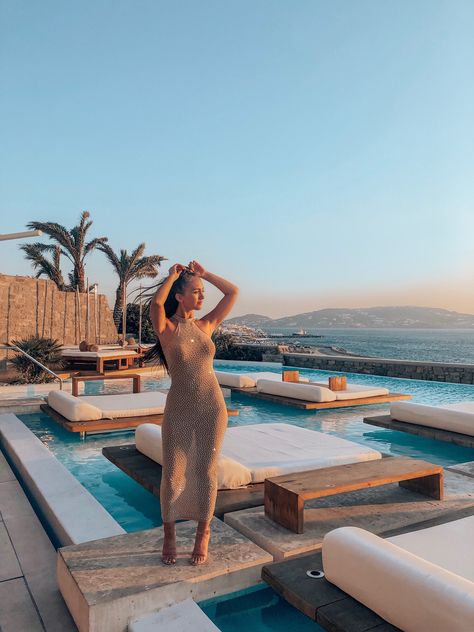 Mykonos Greece Outfit Night, Mykonos Greece Aesthetic Outfits, Mykonos Photo Ideas, Mykonos Outfit Summer, Greek Holiday Outfits, Greece Holiday Outfits, Mykonos Greece Outfit, Mykonos Greece Aesthetic, Mykonos Fashion