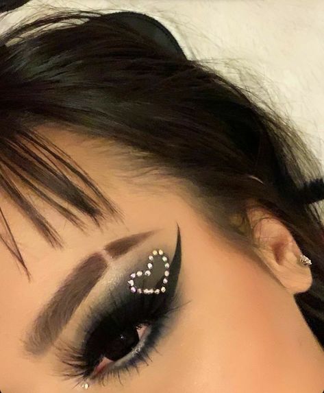 Rhinestone Heart Eye Makeup, Heart Rhinestone Makeup, Eyeliner Lips, Goth Egirl, Maquillage On Fleek, 20 Makeup, Mekap Mata, Euphoria Makeup, Rhinestone Makeup