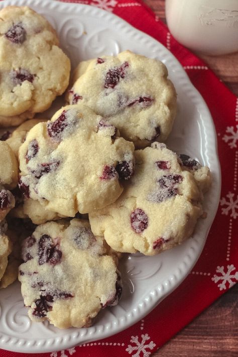 White Chocolate & Cranberry Shortbread cookies - those melt in your mouth cookies are a sweet twist on a classic cookie recipe! Cranberry Shortbread Cookies, Cranberry Shortbread, Sour Cream Sugar Cookies, Cranberry White Chocolate, Shortbread Cookies Christmas, White Chocolate Cranberry Cookies, Whipped Shortbread Cookies, Chocolate Shortbread, Chocolate Cranberry