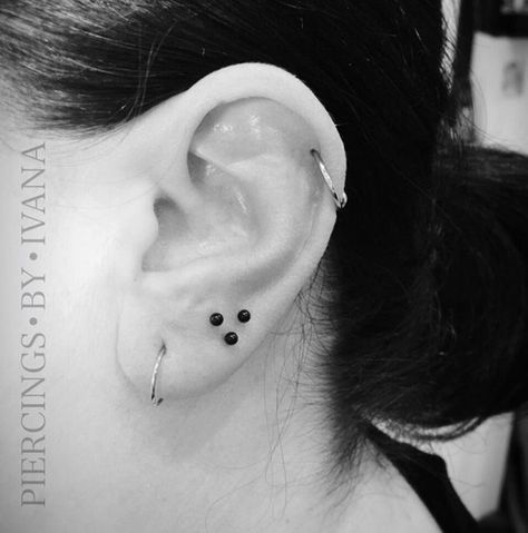 DREAMWORX INK TRIPLE TRAINGLE LOBE PIERCING VAUGHAN Unique Lobe Piercings, Pinterest Ears, Ear Piercing Lobe, Triple Ear Piercing, Triple Lobe Piercing, Unique Piercings, Raw Crystal Earrings, Ear Lobe Piercings, Neck Tattoos