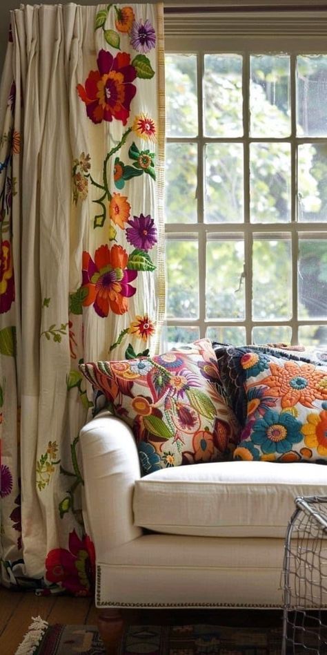 Bohemian Living Room Decor, Colourful Living Room Decor, Contemporary Living Room Design, Mexican Home Decor, Dekor Diy, Colourful Living Room, Mexican Decor, Bohemian Living Room, Bohemian Living