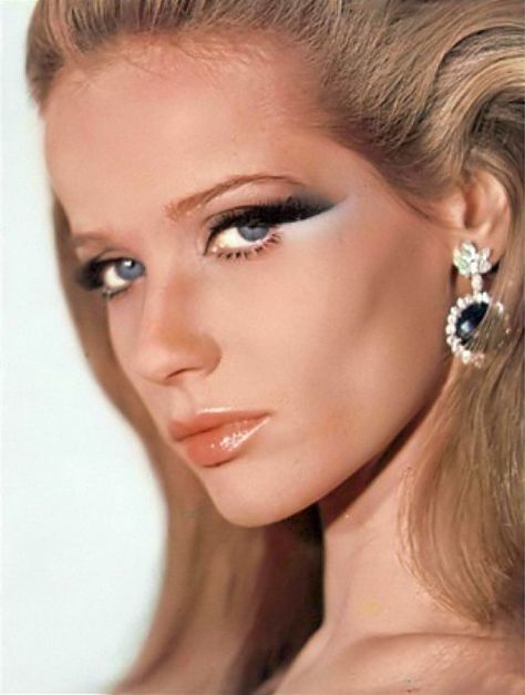 Colleen Corby, Patti Hansen, Pattie Boyd, Bulgari Jewelry, Jean Shrimpton, Makeup Shades, Lauren Hutton, Sixties Fashion, Vintage Makeup