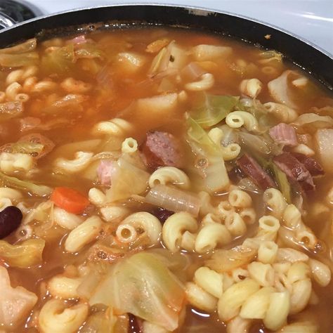 Portuguese Bean Soup, Portuguese Soup, Portuguese Sausage, Bean Soup Recipe, Portuguese Cuisine, Bean Soup Recipes, Soup And Stew, Chowder Recipes, Portuguese Recipes