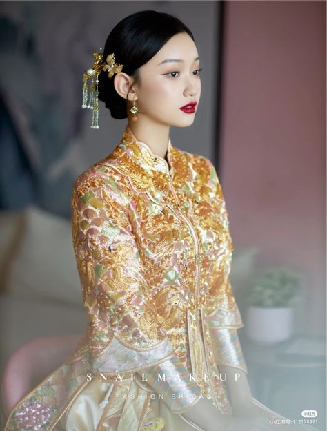 Cheongsam Hairstyle, Hairstick Hairstyles, Alexander Mcqueen Handbags, Traditional Chinese Wedding, Chinese Art Girl, Asian Bride, Chinese Wedding, Wedding Hair And Makeup, Cheongsam