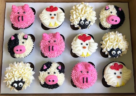 Barnyard Cupcakes, Animals Cupcakes, Farm Birthday Cakes, Farm Animal Cupcakes, Character Cupcakes, Farm Themed Party, Boys First Birthday Party Ideas, Farm Animals Birthday Party, Farm Themed Birthday Party