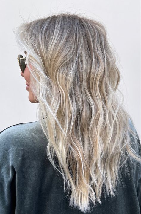 Blonde that looks like hair burned out in the sun Surf Blonde Balayage, Surf Hair Blonde, Surf Blonde Hair, Surfer Highlights, Surfer Blonde Hair, Beach Blonde Balayage, Blonde Beach Hair, Beach Blonde Hair Color, Beach Blonde Hair