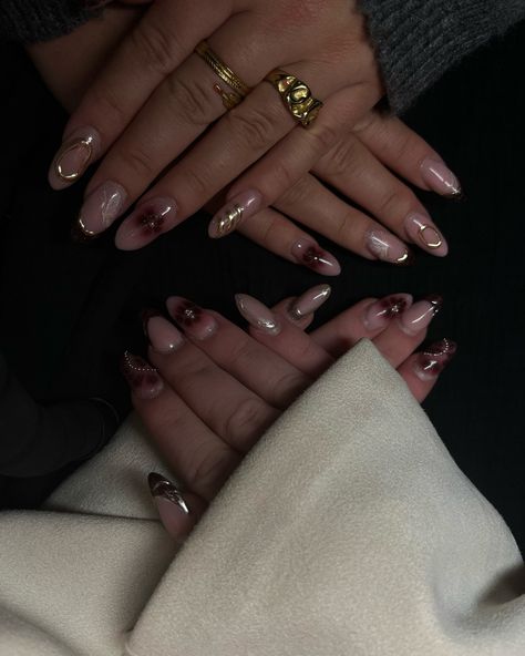 Sister nails, matching vibes Loving this brown-red nail art combo! ❤️🤎 #SisterNails #NailArt #BrownRed #NailGoals #silver #silvernails #gold #goldnails #nail #gelnail #nailinspo @justnails_professional @prettynailshop24.de @lyninails Red Brown Nails, Nails Matching, Red Nail Art, Red Nail, Brown Nails, Silver Nails, Brown Silver, Gold Nails, Red Brown