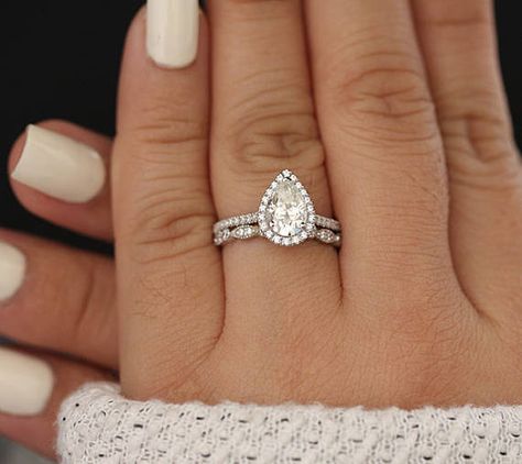 Singapore Jewellery, Jewellery Organizer, Jewellery Shops, Diamond Bridal Ring Sets, Future Engagement Rings, Detailed Engagement Ring, Classic Engagement, Dream Engagement Rings, Classic Engagement Rings