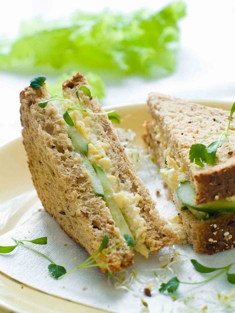 Scrambled Egg Sandwich with Cucumber Egg Salad Sandwich Recipe Healthy, Vegan Egg Salad Recipe, Creamed Spinach Recipe, Egg Sandwich Recipe, Egg Salad Sandwich Recipe, Salad Sandwich Recipe, Healthy Cheese, Egg Salad Sandwich, Healthy Sandwich Recipes